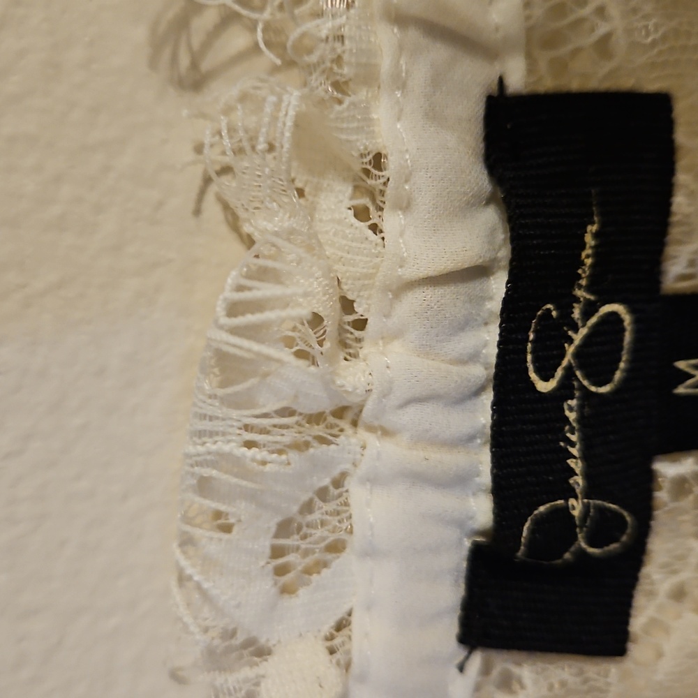 Jessica Simpson White Lace Off The Shoulder Blouse.  In Euc - Picture 2 of 5